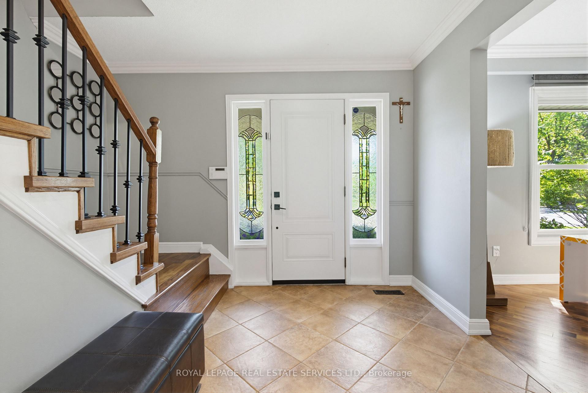 Photo 12 of 1390 Peerless Court, Oakville, College Park — HOMEH