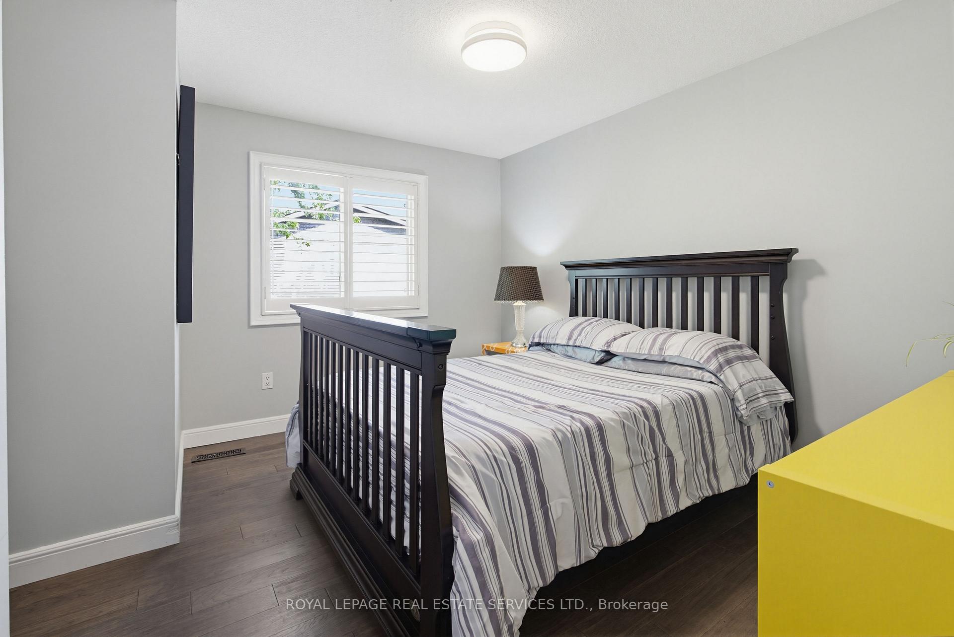Photo 24 of 1390 Peerless Court, Oakville, College Park — HOMEH