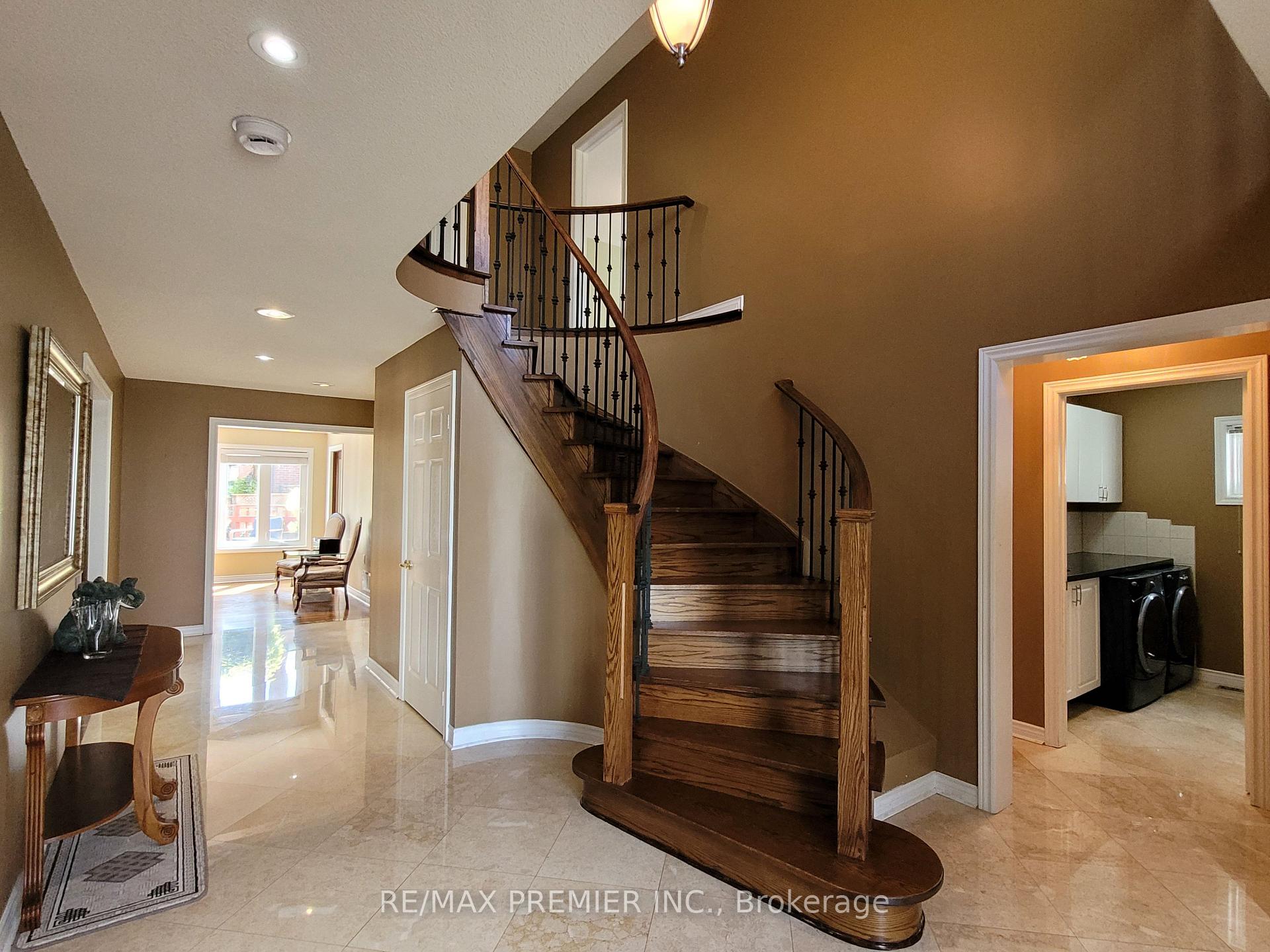 Photo 5 of 70 Bilbermar Drive, Richmond Hill, Devonsleigh — HOMEH
