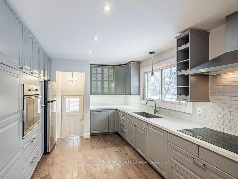 Photo 3 of 525 Dynes Road, Burlington, Roseland — HOMEH