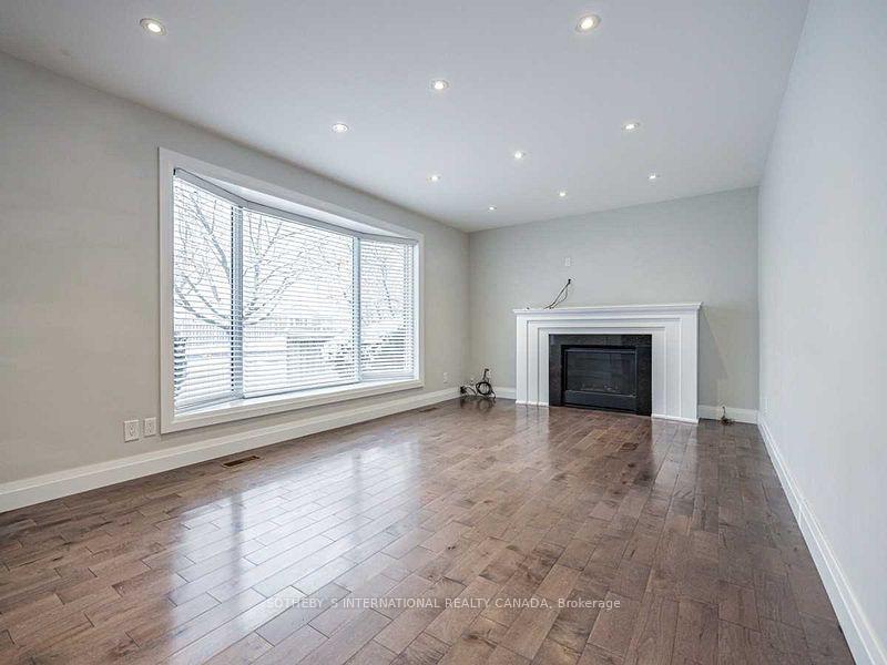 Photo 5 of 525 Dynes Road, Burlington, Roseland — HOMEH