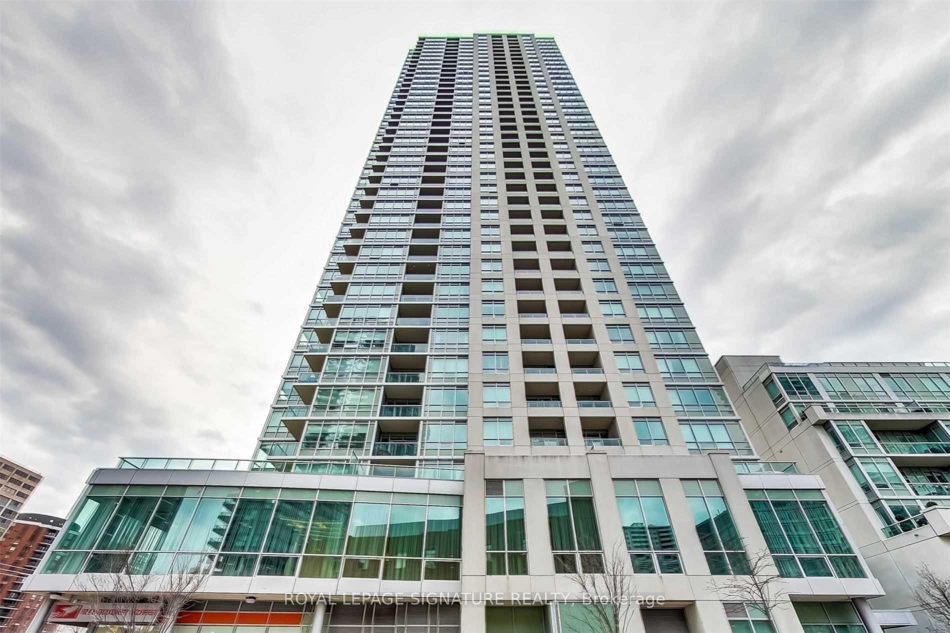 Front of Unit 904, 120 Homewood Avenue