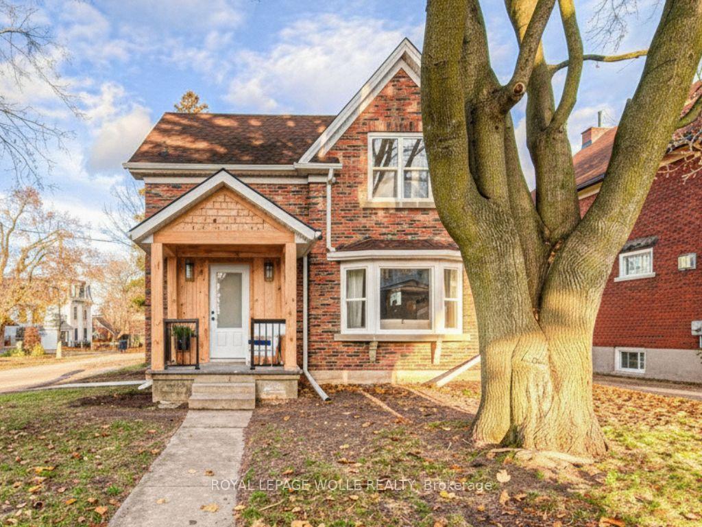 Photo of 30 Dunbar Road S