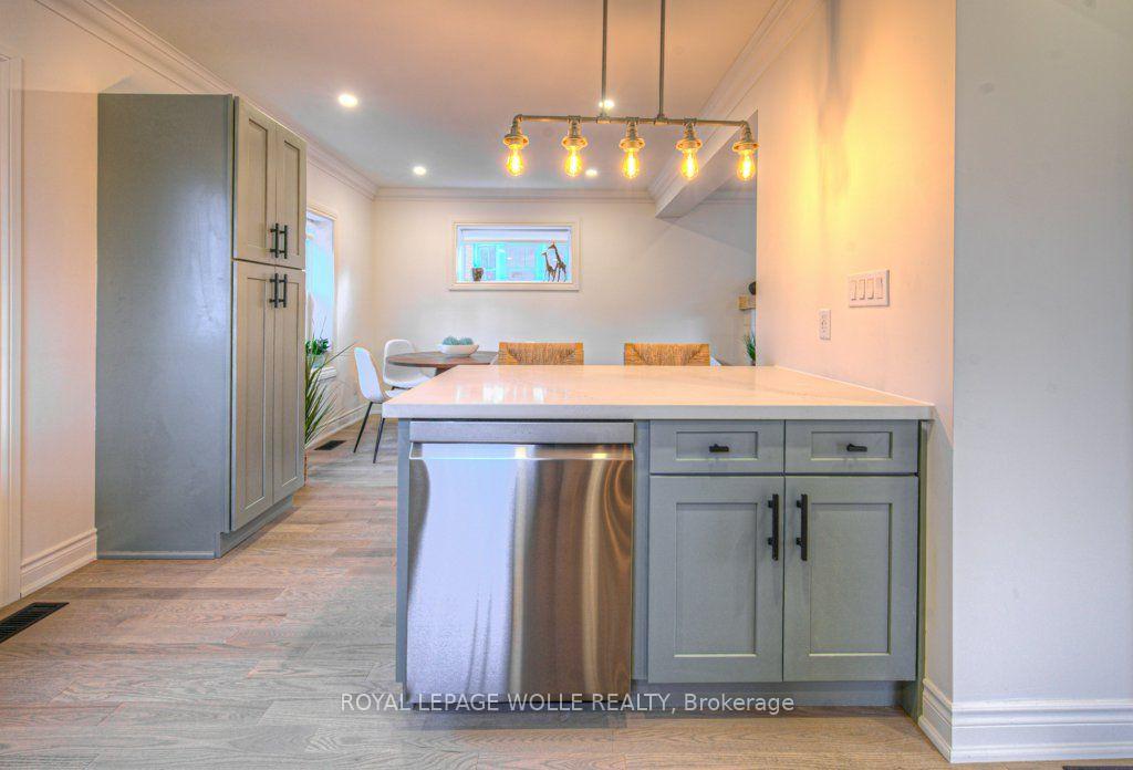 Photo 10 of 30 Dunbar Road S, Waterloo, Uptown West — HOMEH