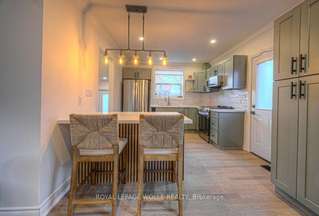 Photo 12 of 30 Dunbar Road S, Waterloo, Uptown West — HOMEH
