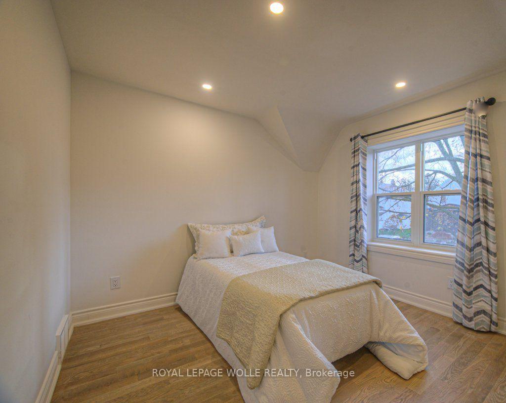 Photo 20 of 30 Dunbar Road S, Waterloo, Uptown West — HOMEH