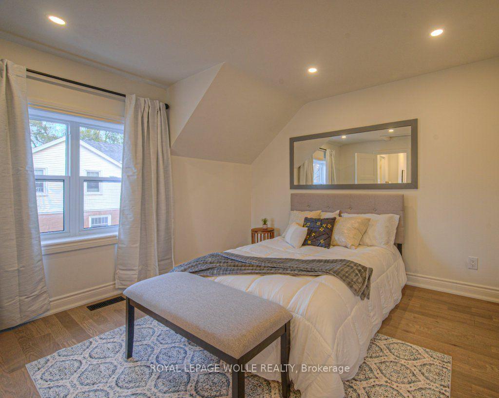 Photo 21 of 30 Dunbar Road S, Waterloo, Uptown West — HOMEH