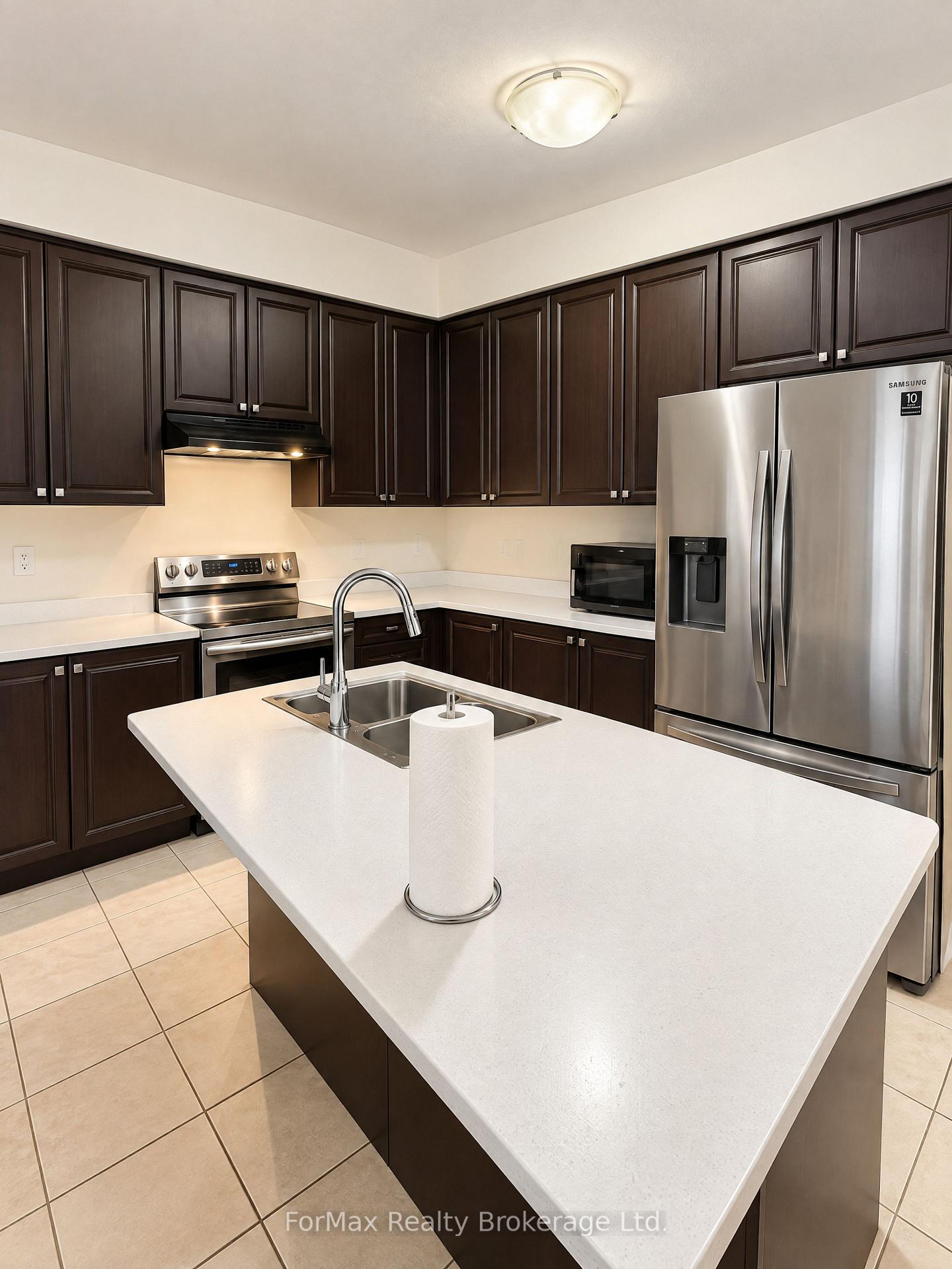 Photo 4 of 7808 Longhouse Lane, Niagara Falls, Brown — HOMEH