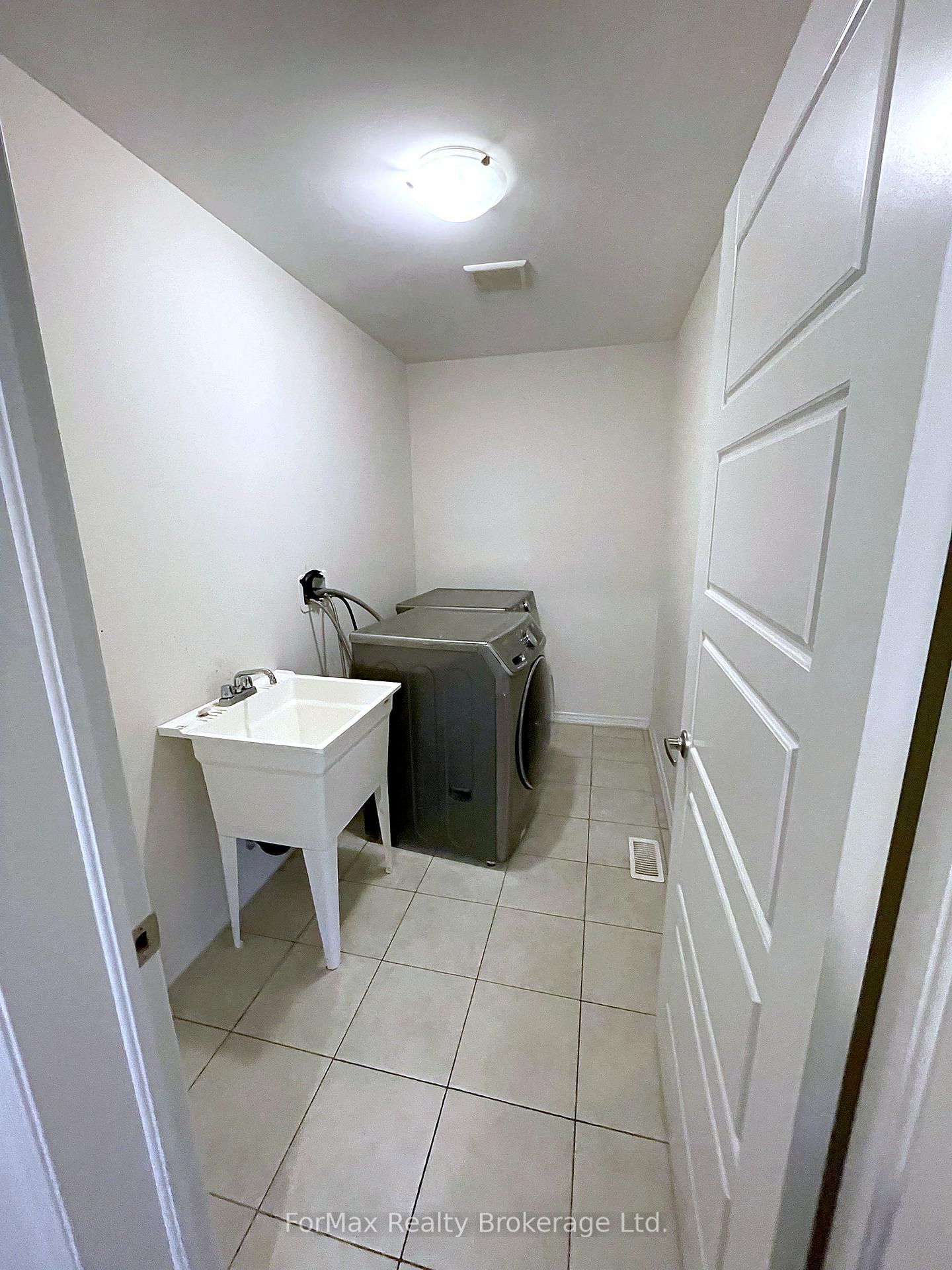 Photo 7 of 7808 Longhouse Lane, Niagara Falls, Brown — HOMEH