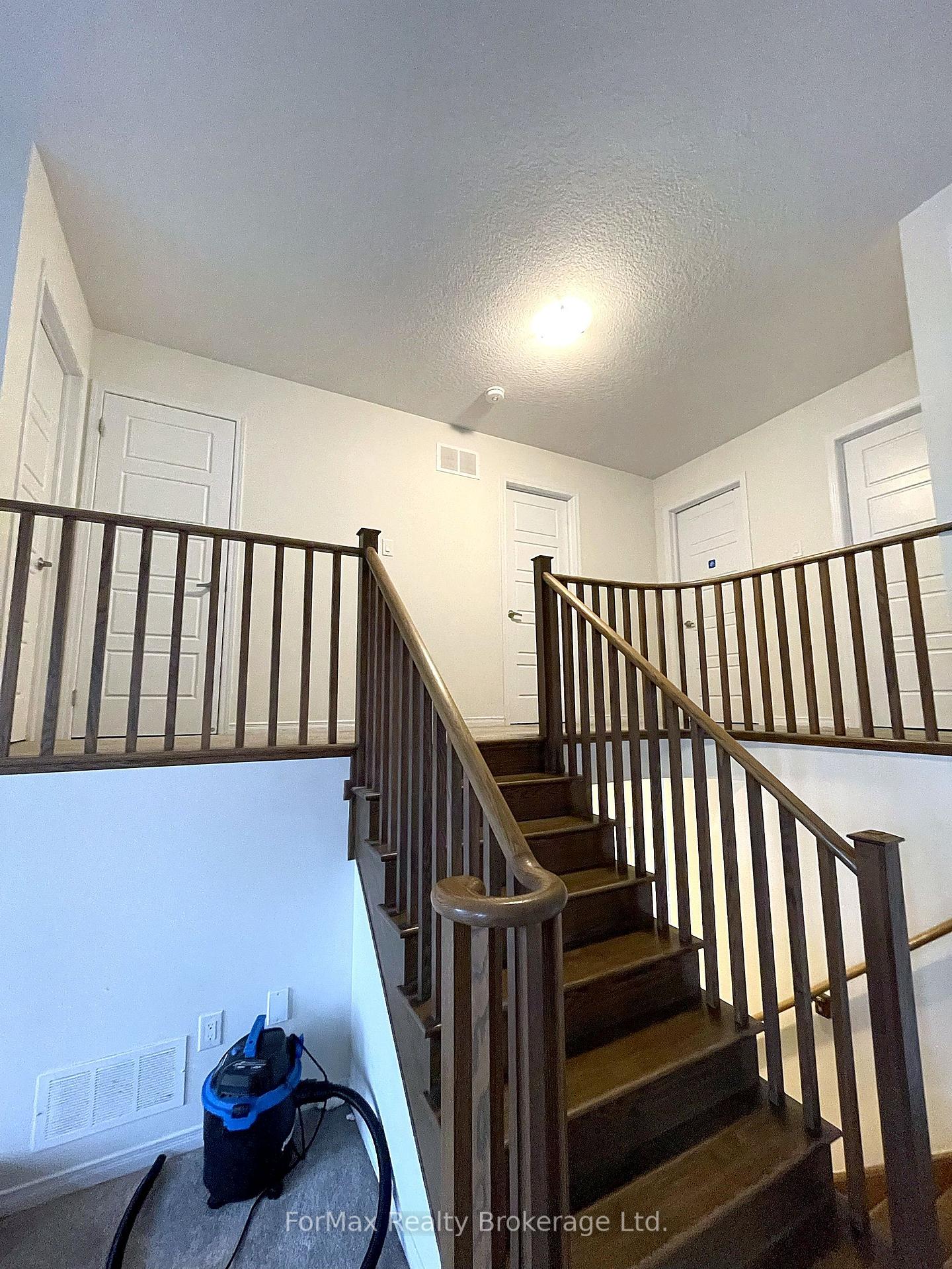 Photo 9 of 7808 Longhouse Lane, Niagara Falls, Brown — HOMEH