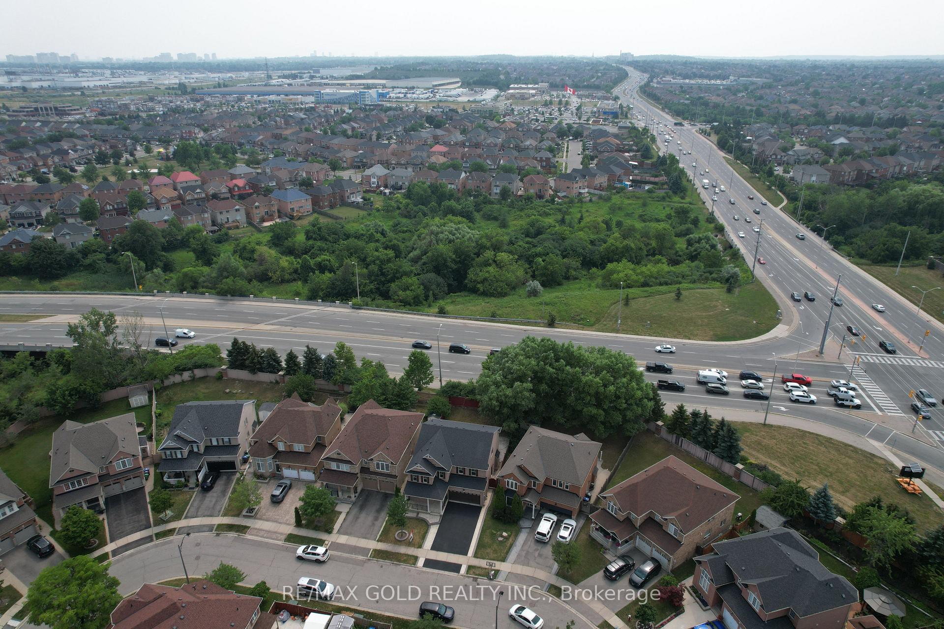 Photo 28 of 24 Gander Crescent, Brampton, Vales of Castlemore — HOMEH
