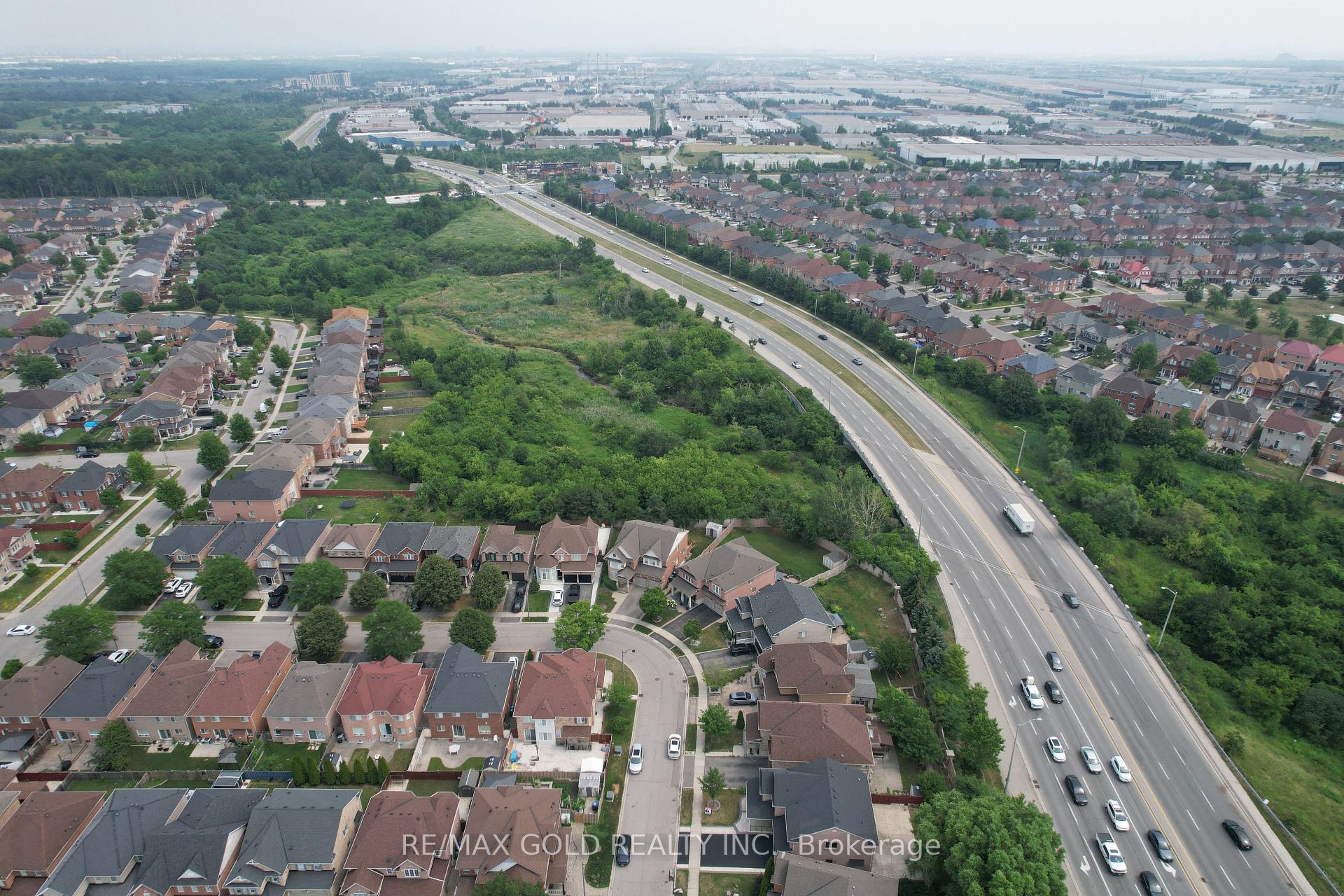 Photo 35 of 24 Gander Crescent, Brampton, Vales of Castlemore — HOMEH