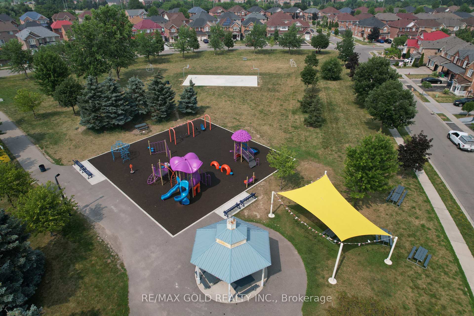 Photo 37 of 24 Gander Crescent, Brampton, Vales of Castlemore — HOMEH