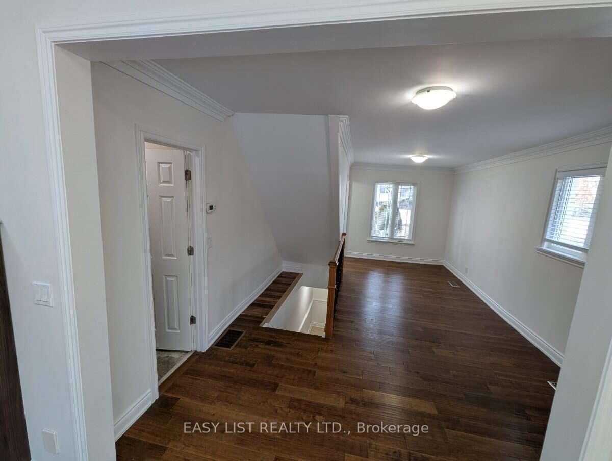 Photo 5 of 9 Jessie Street, Brampton, Downtown Brampton — HOMEH