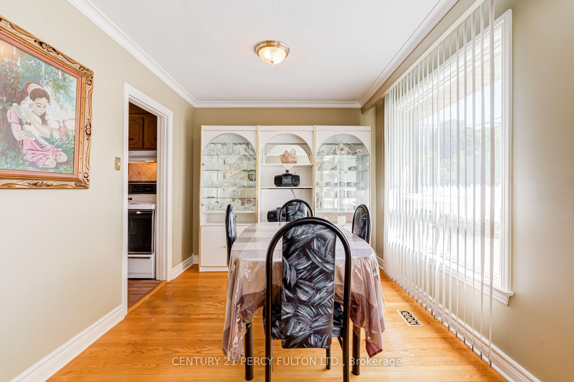 Photo 9 of 10 Dunlop Avenue, Scarborough, Clairlea-Birchmount — HOMEH