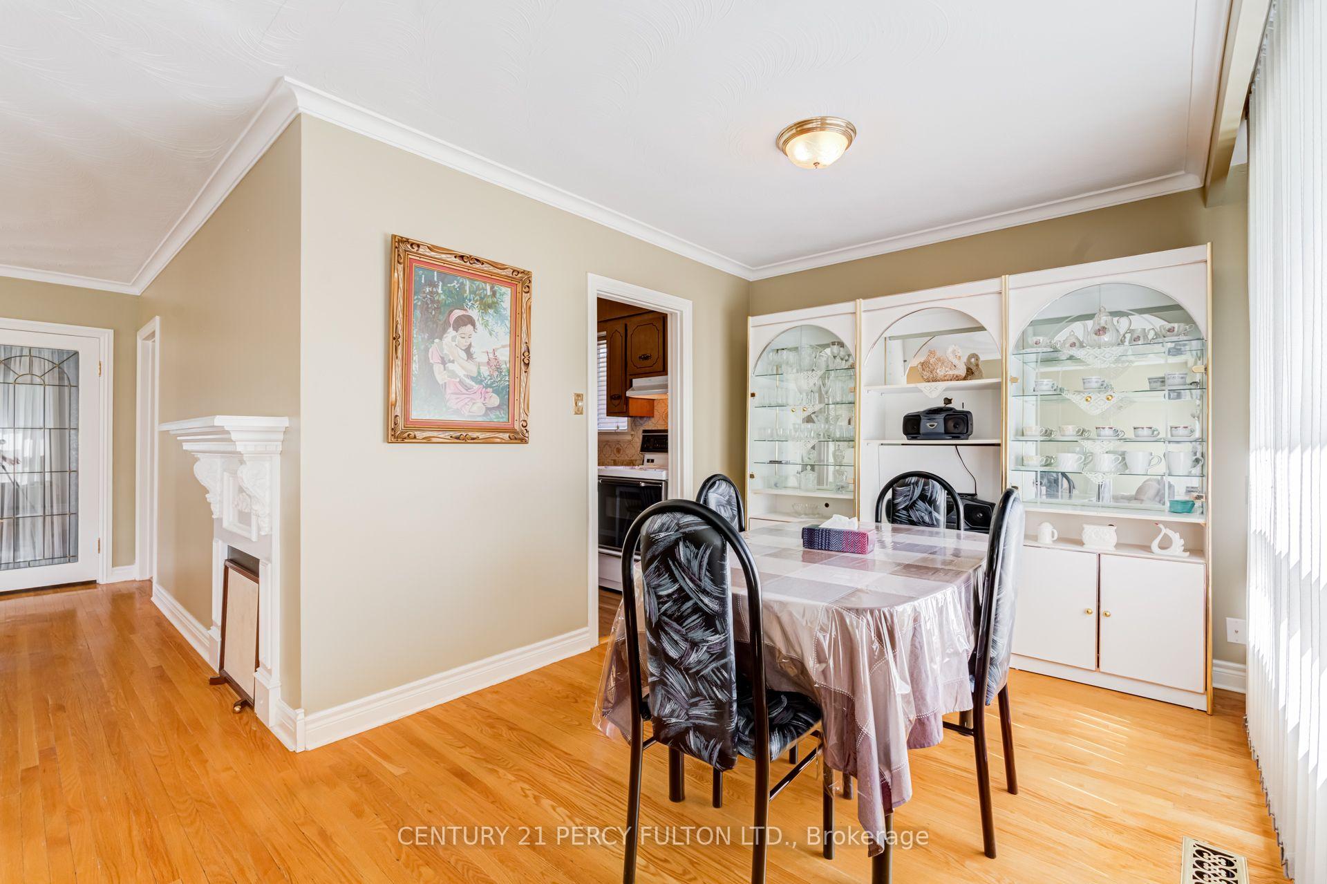 Photo 10 of 10 Dunlop Avenue, Scarborough, Clairlea-Birchmount — HOMEH