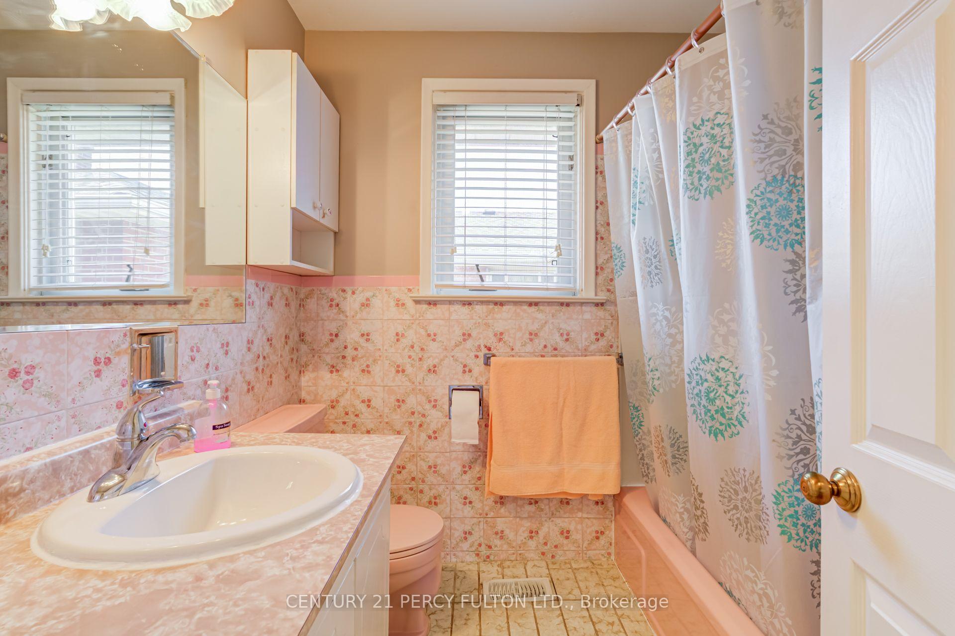 Photo 18 of 10 Dunlop Avenue, Scarborough, Clairlea-Birchmount — HOMEH