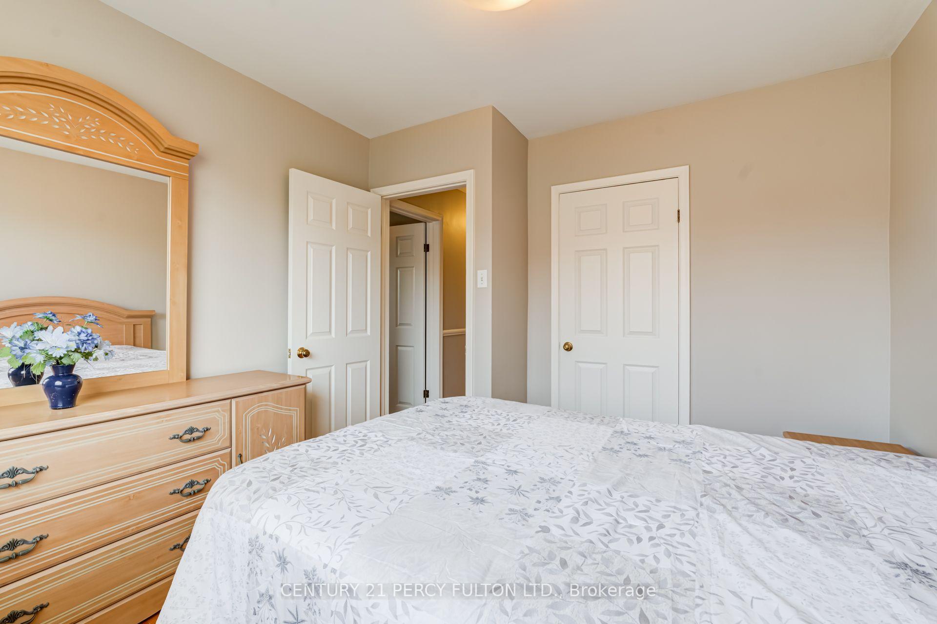 Photo 20 of 10 Dunlop Avenue, Scarborough, Clairlea-Birchmount — HOMEH