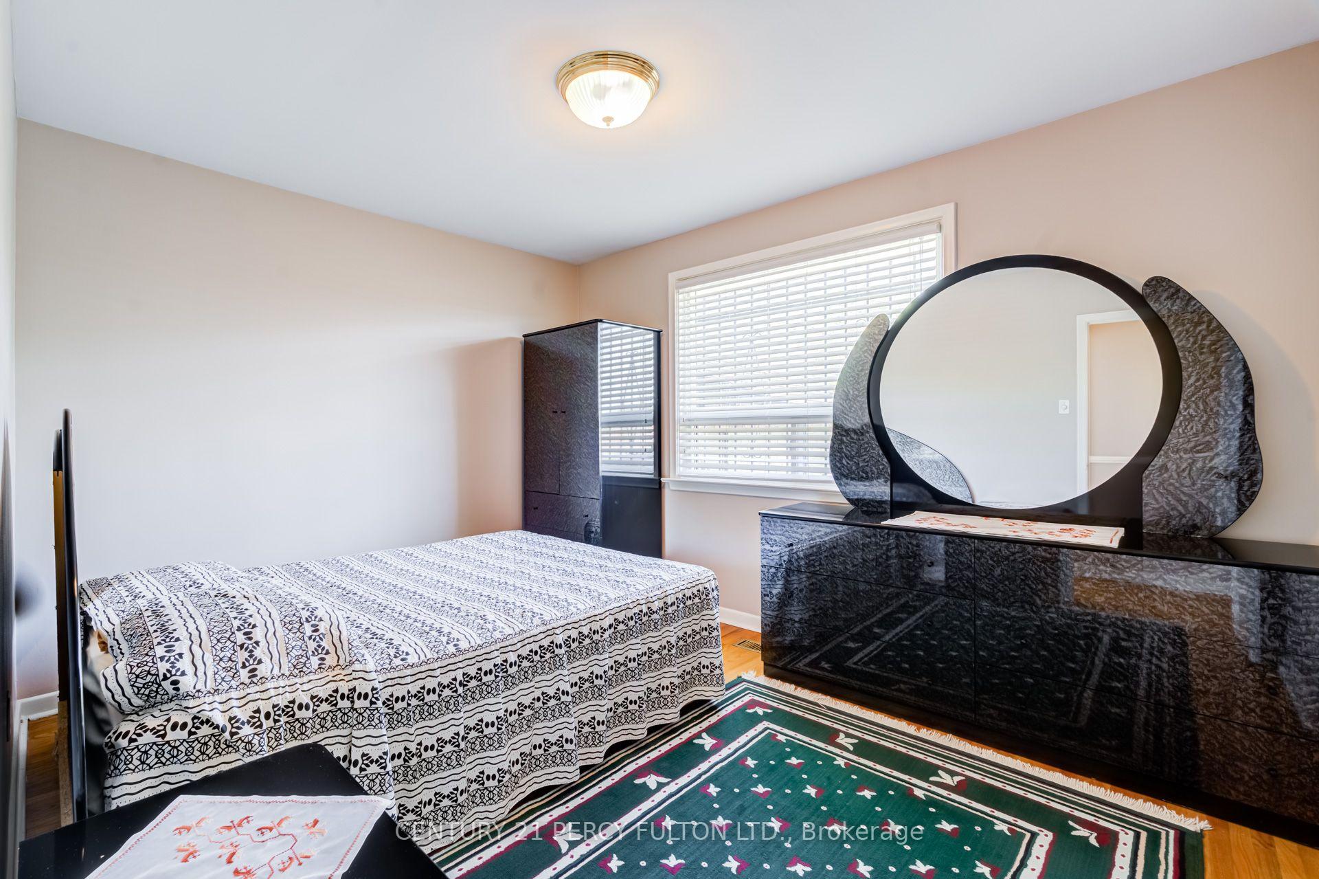 Photo 21 of 10 Dunlop Avenue, Scarborough, Clairlea-Birchmount — HOMEH