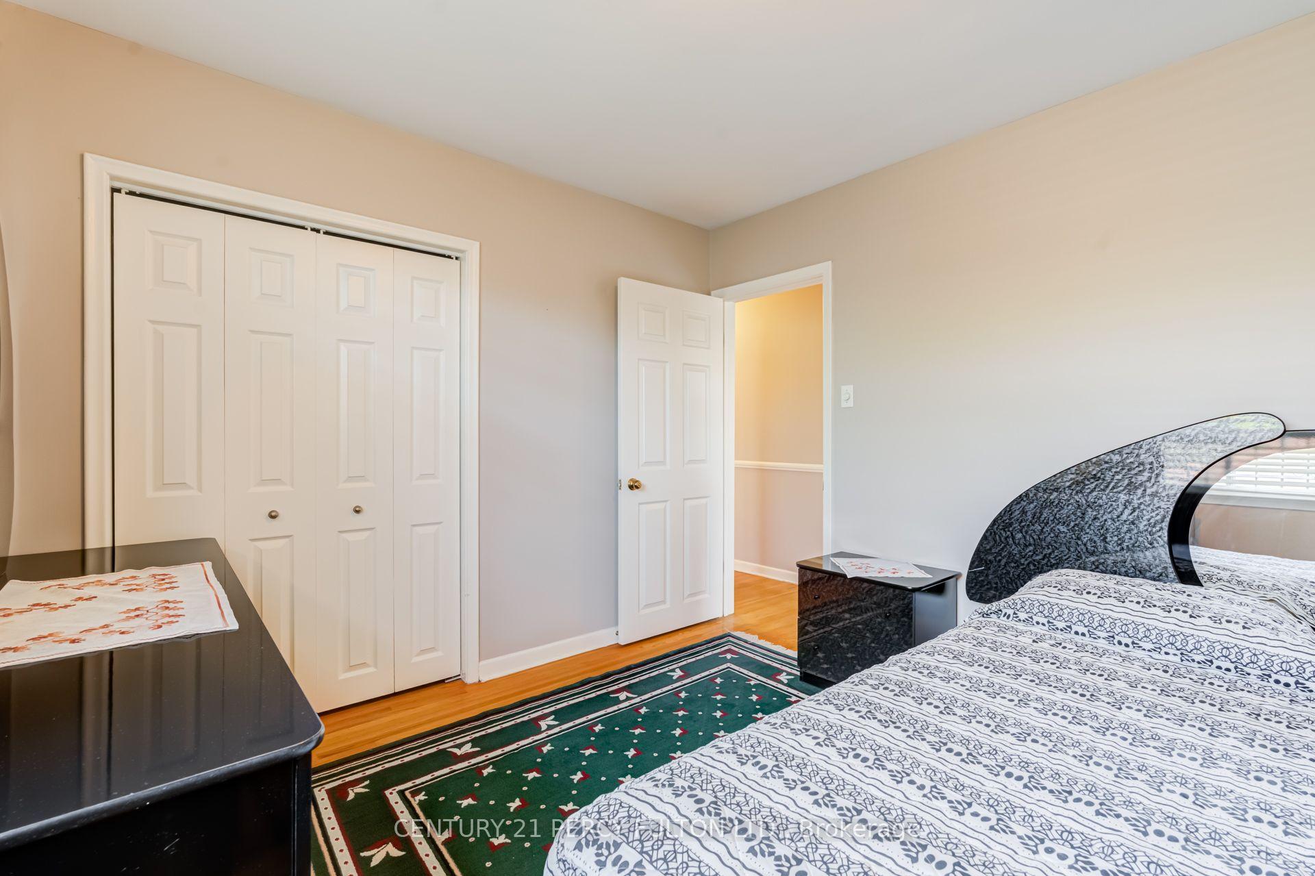 Photo 22 of 10 Dunlop Avenue, Scarborough, Clairlea-Birchmount — HOMEH