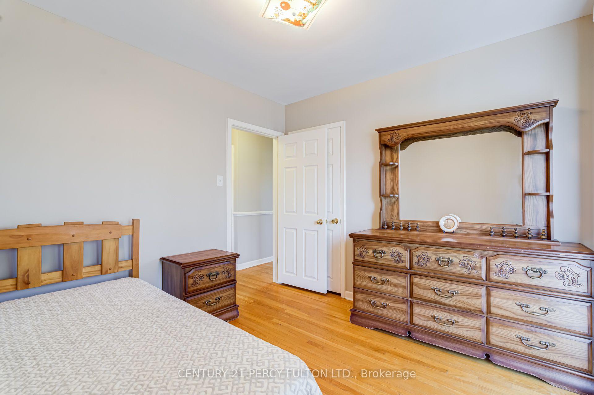 Photo 23 of 10 Dunlop Avenue, Scarborough, Clairlea-Birchmount — HOMEH