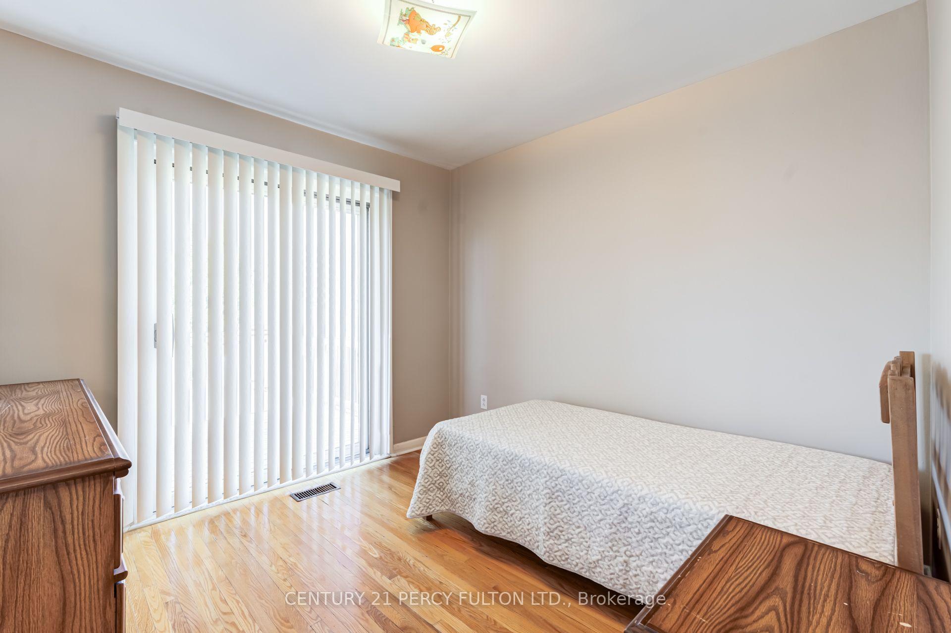 Photo 24 of 10 Dunlop Avenue, Scarborough, Clairlea-Birchmount — HOMEH