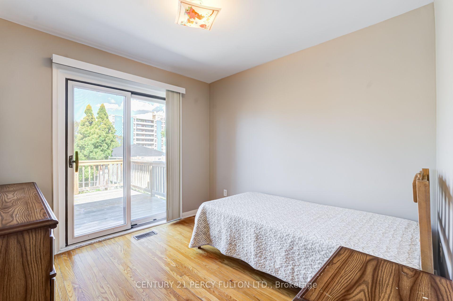 Photo 25 of 10 Dunlop Avenue, Scarborough, Clairlea-Birchmount — HOMEH