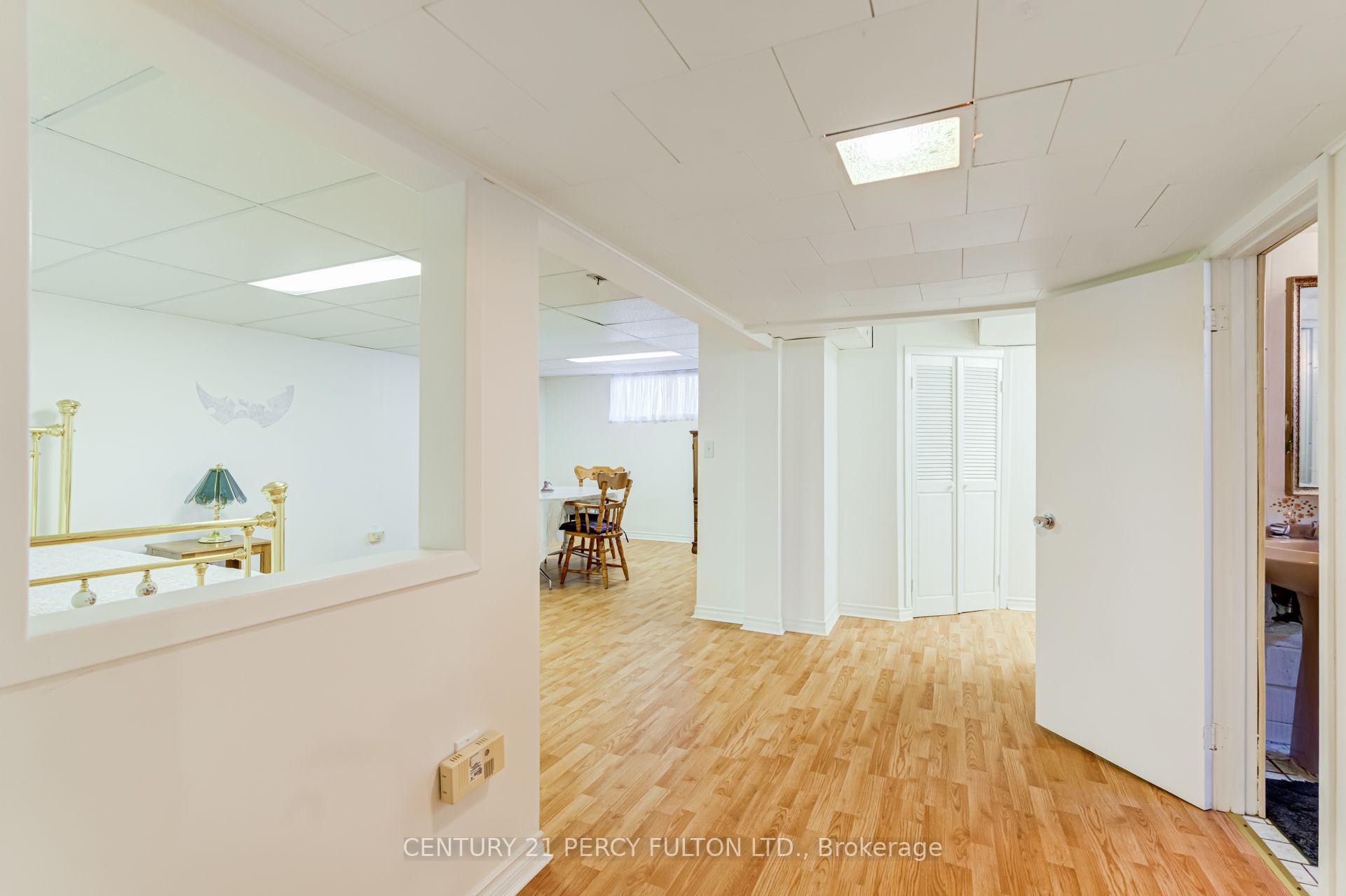 Photo 29 of 10 Dunlop Avenue, Scarborough, Clairlea-Birchmount — HOMEH