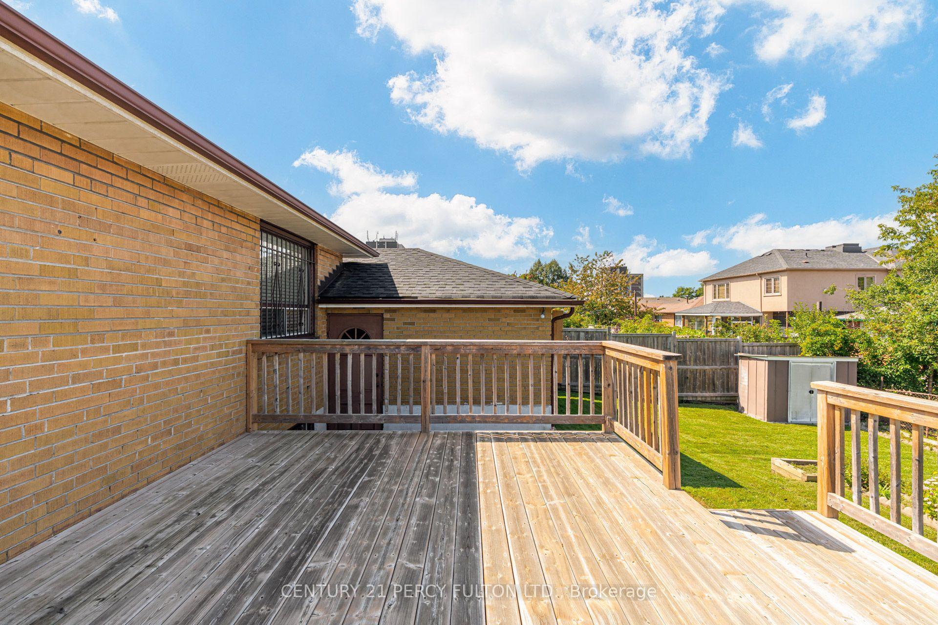 Photo 43 of 10 Dunlop Avenue, Scarborough, Clairlea-Birchmount — HOMEH