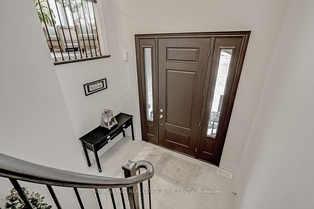Photo 5 of 210 Dorval Drive, Oakville, West — HOMEH
