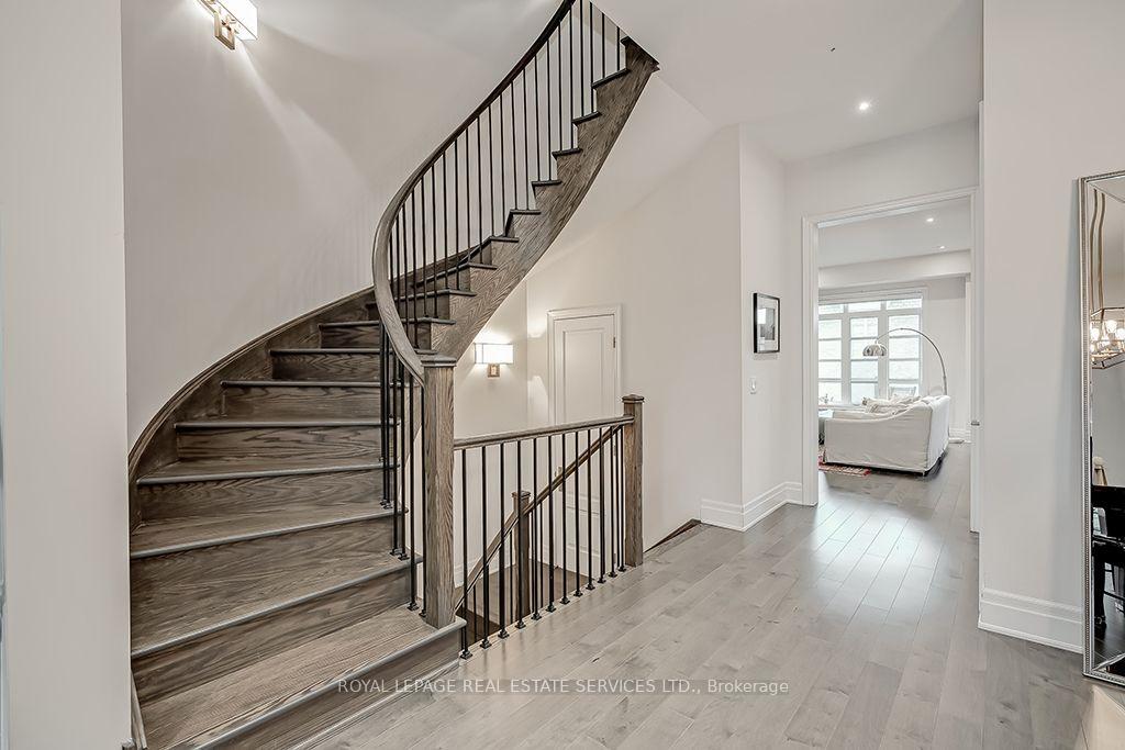 Photo 6 of 210 Dorval Drive, Oakville, West — HOMEH
