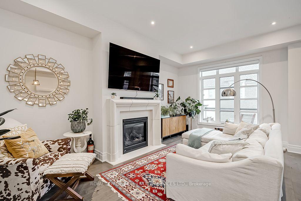 Photo 11 of 210 Dorval Drive, Oakville, West — HOMEH