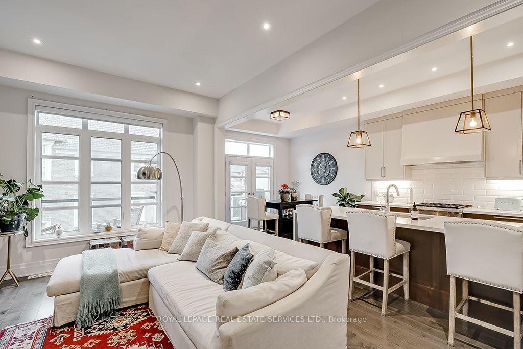 Photo 12 of 210 Dorval Drive, Oakville, West — HOMEH