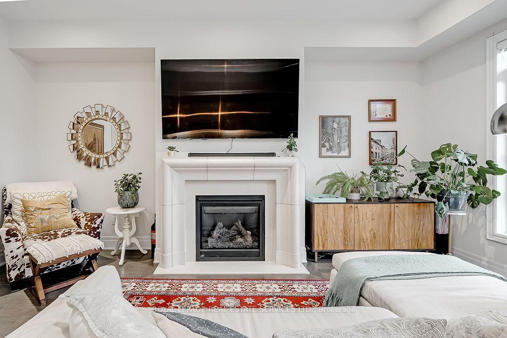 Photo 13 of 210 Dorval Drive, Oakville, West — HOMEH