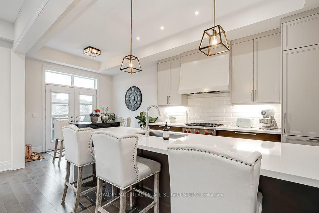 Photo 15 of 210 Dorval Drive, Oakville, West — HOMEH