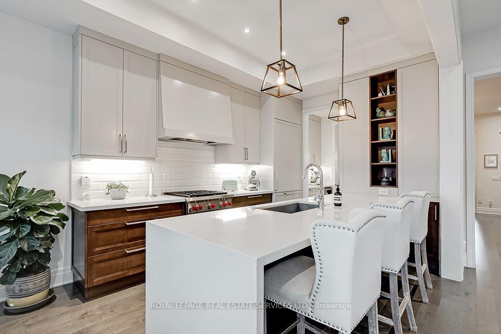 Photo 16 of 210 Dorval Drive, Oakville, West — HOMEH
