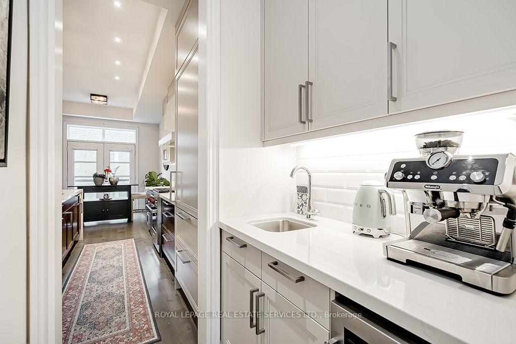 Photo 19 of 210 Dorval Drive, Oakville, West — HOMEH