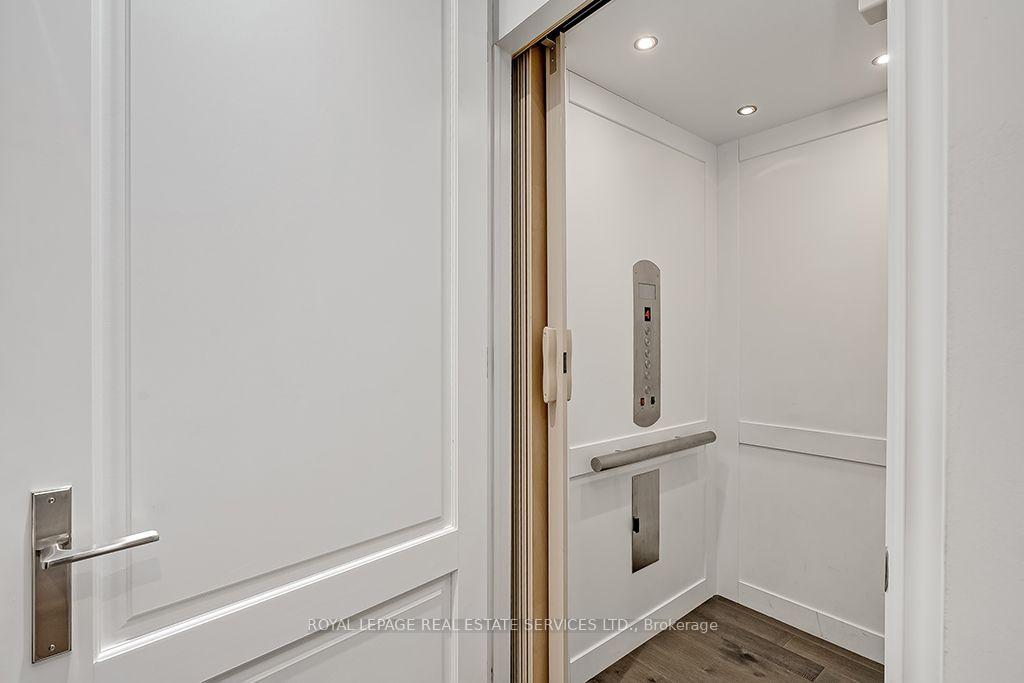 Photo 26 of 210 Dorval Drive, Oakville, West — HOMEH