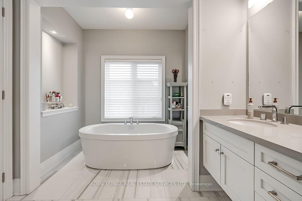 Photo 30 of 210 Dorval Drive, Oakville, West — HOMEH