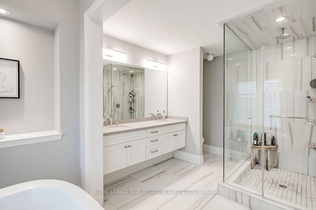 Photo 32 of 210 Dorval Drive, Oakville, West — HOMEH