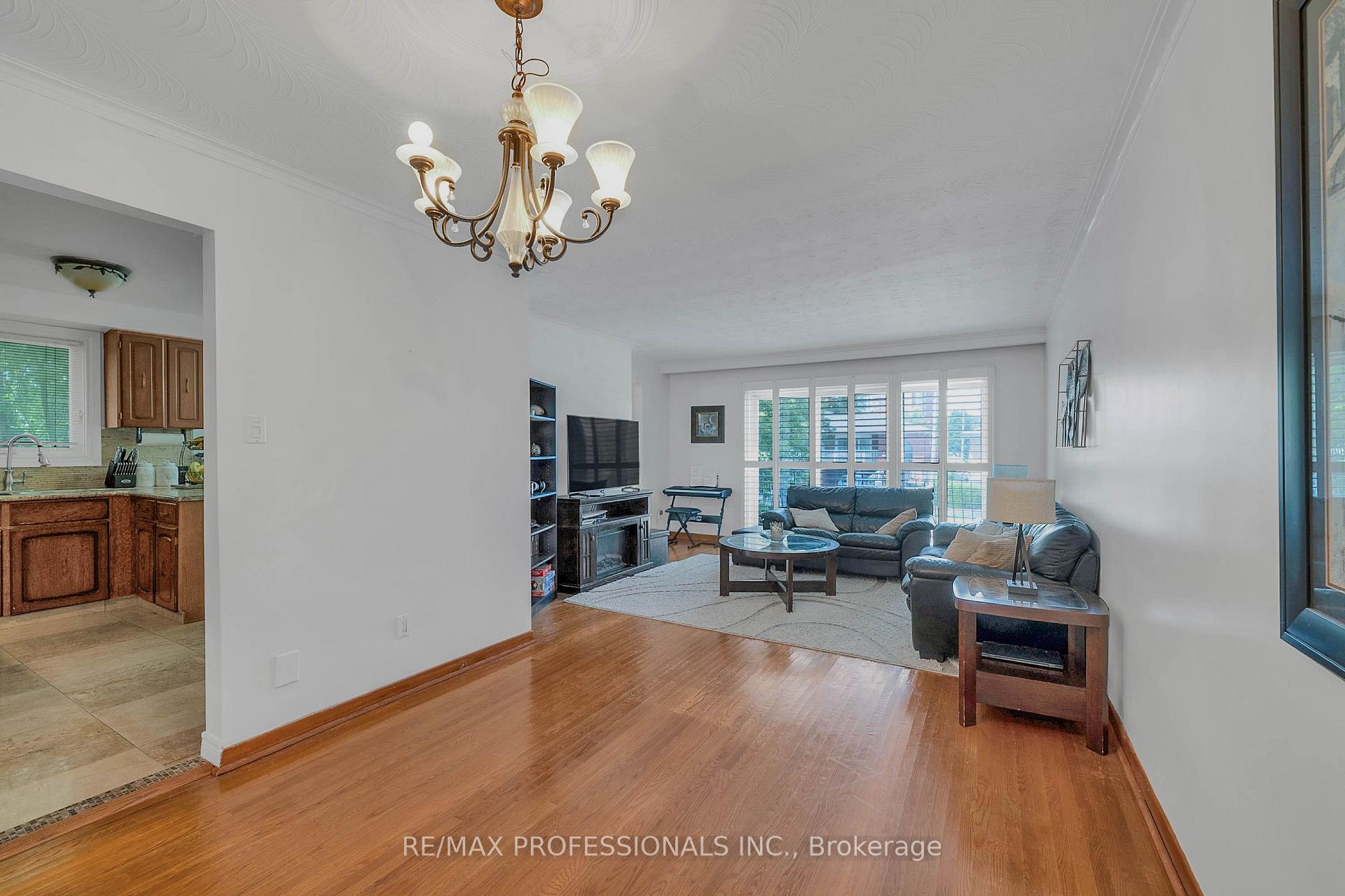 Photo 3 of 23 Anthia Drive, North York, Humber Summit — HOMEH