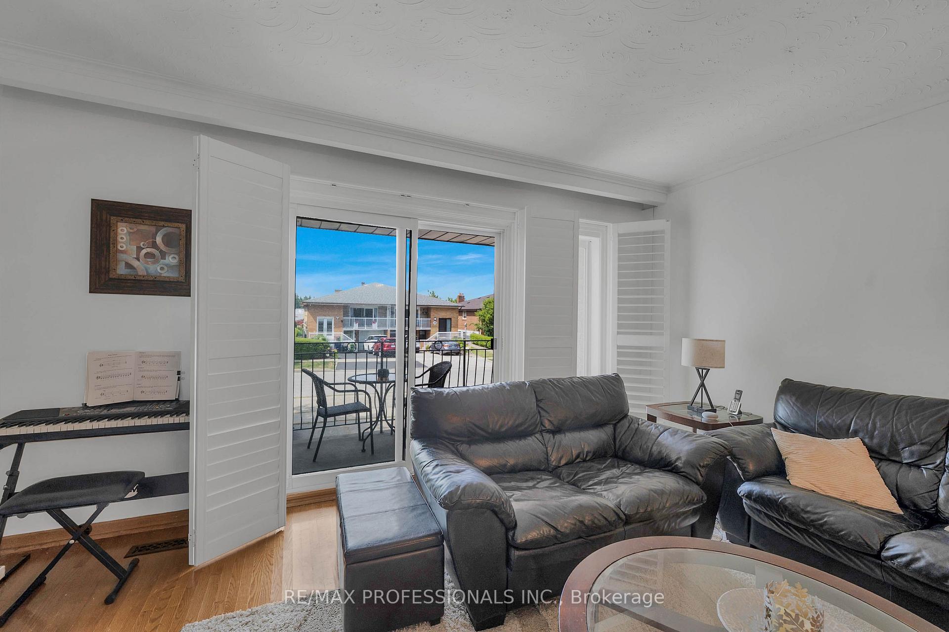 Photo 6 of 23 Anthia Drive, North York, Humber Summit — HOMEH