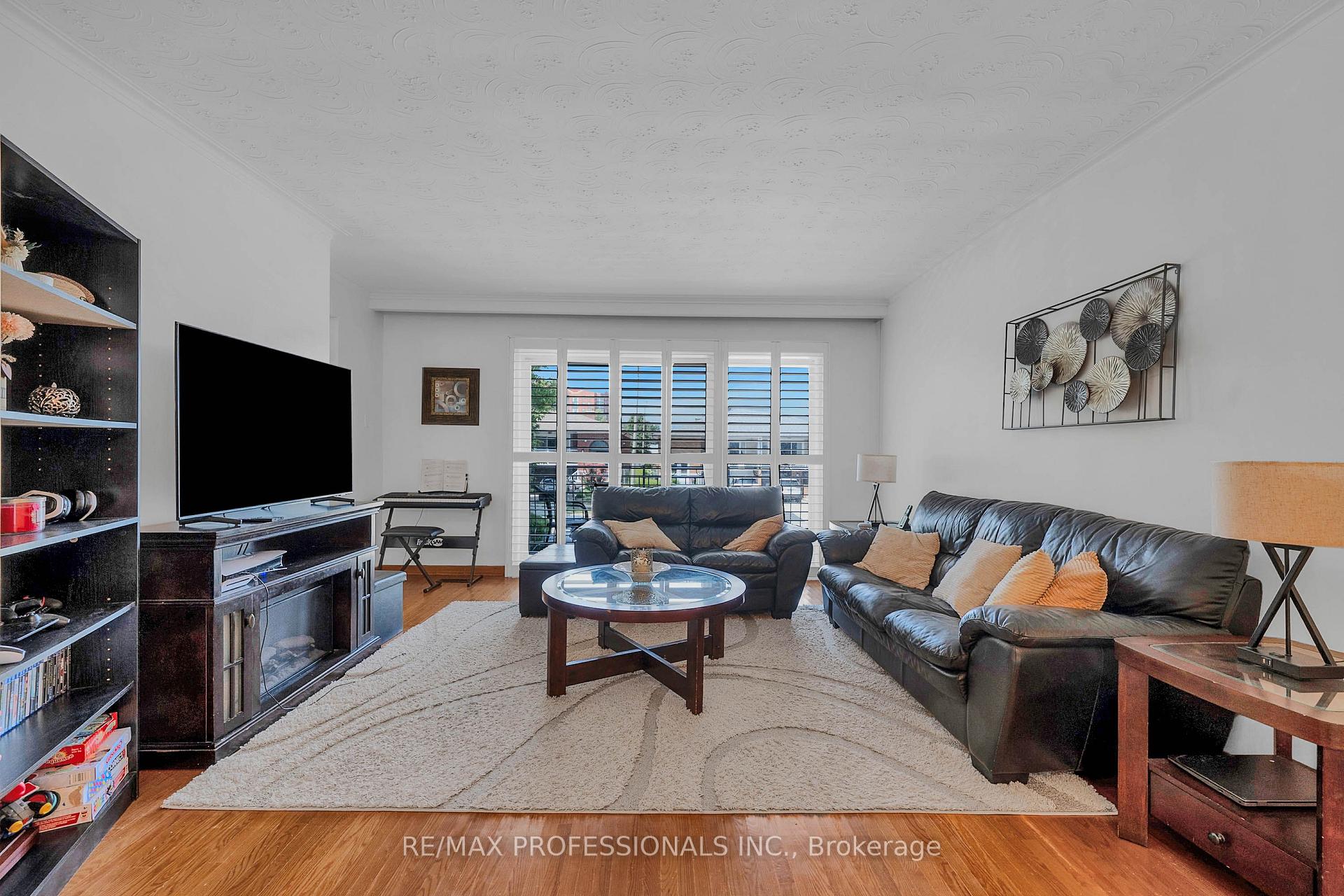 Photo 7 of 23 Anthia Drive, North York, Humber Summit — HOMEH