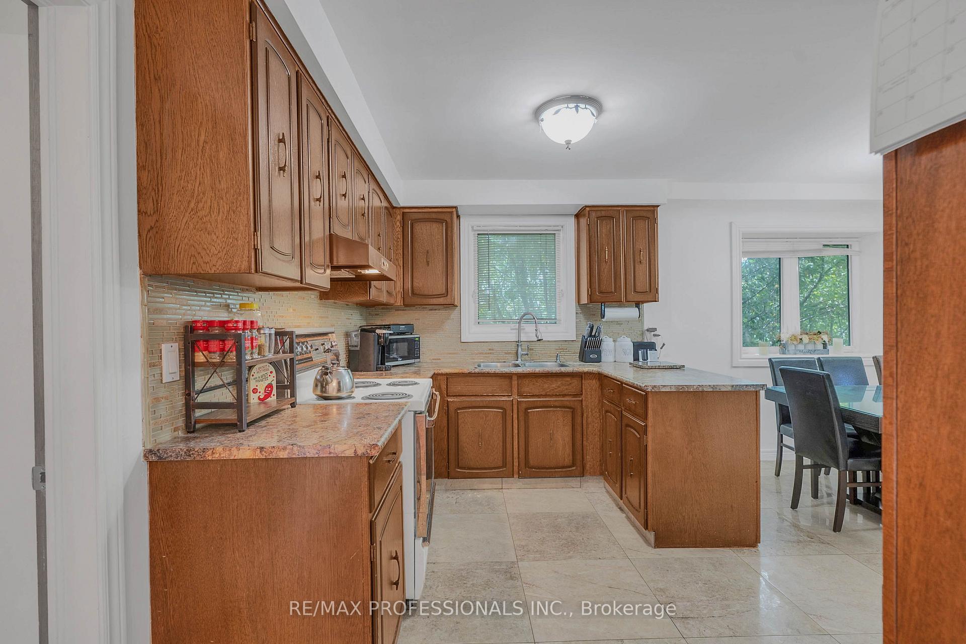 Photo 11 of 23 Anthia Drive, North York, Humber Summit — HOMEH
