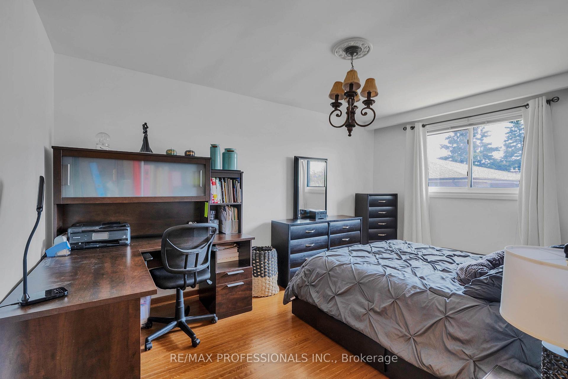 Photo 15 of 23 Anthia Drive, North York, Humber Summit — HOMEH
