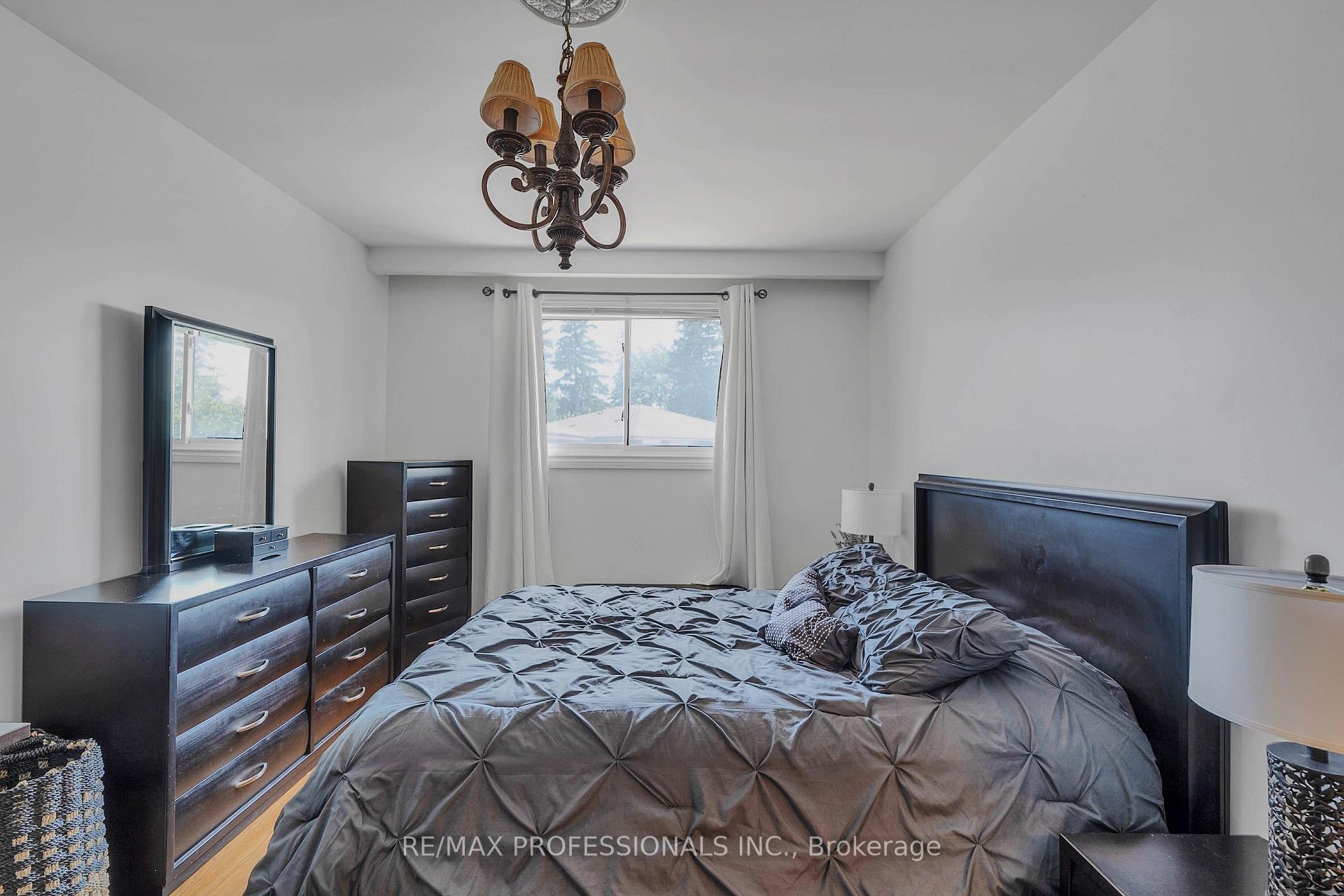 Photo 16 of 23 Anthia Drive, North York, Humber Summit — HOMEH