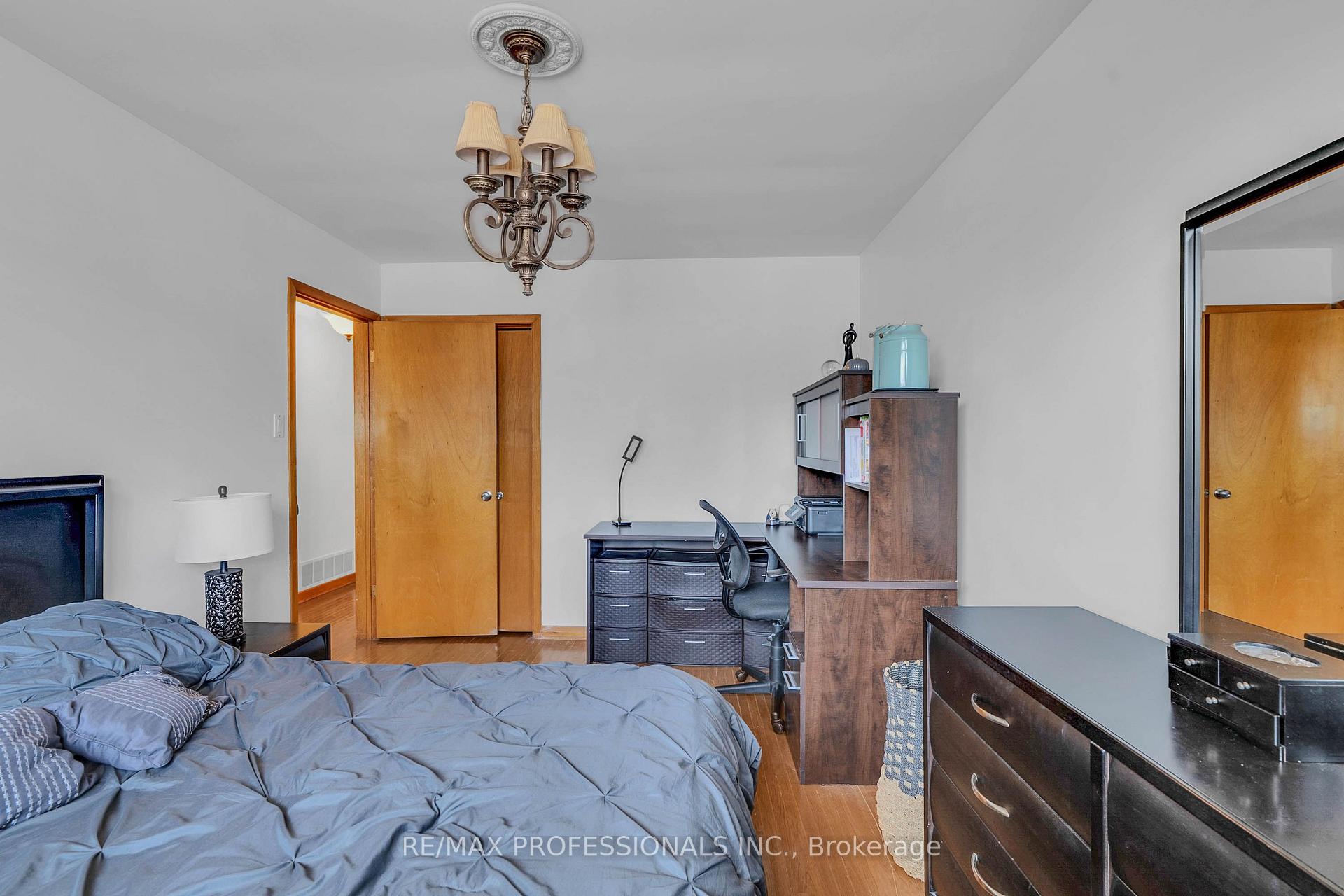 Photo 17 of 23 Anthia Drive, North York, Humber Summit — HOMEH