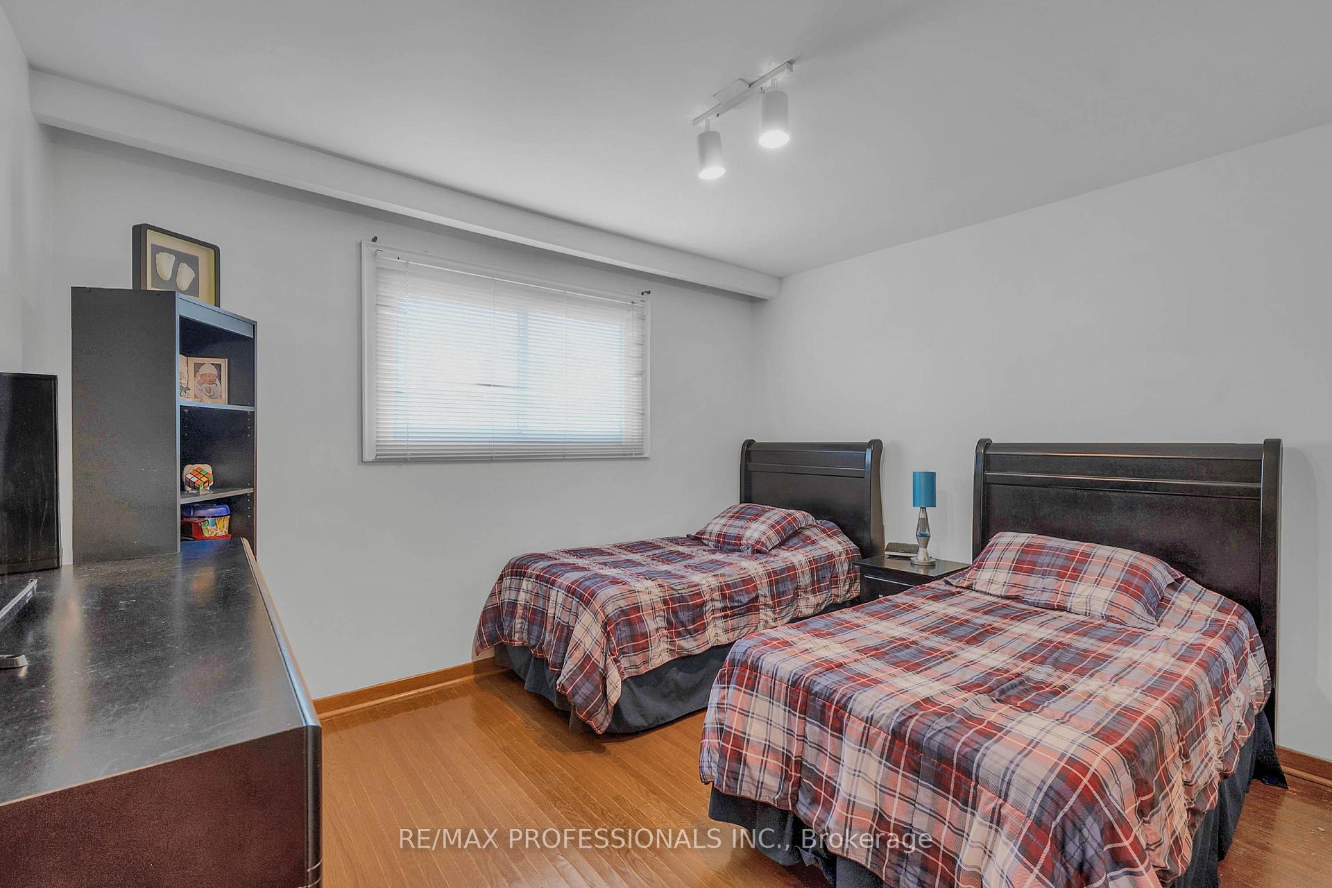 Photo 18 of 23 Anthia Drive, North York, Humber Summit — HOMEH
