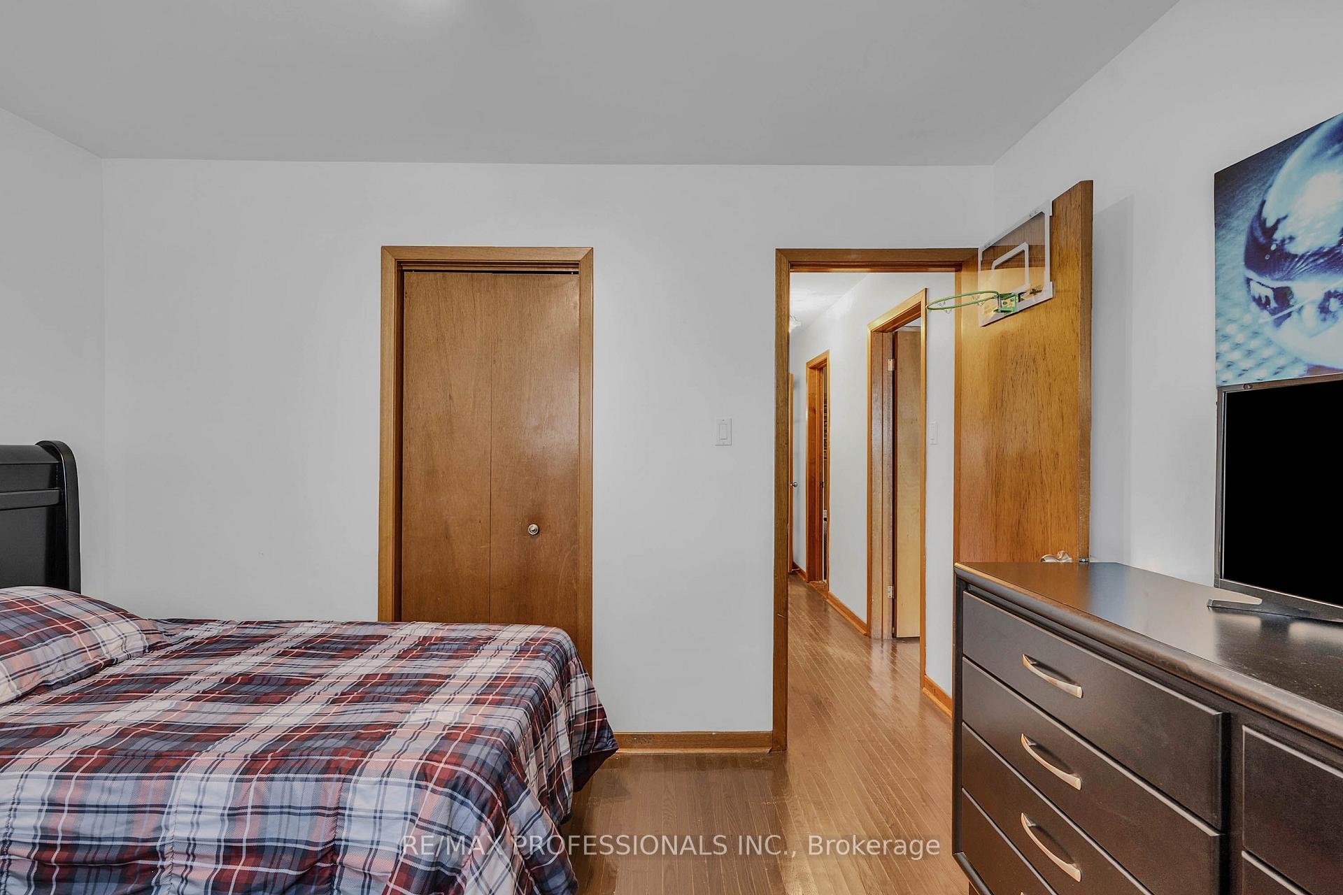 Photo 19 of 23 Anthia Drive, North York, Humber Summit — HOMEH