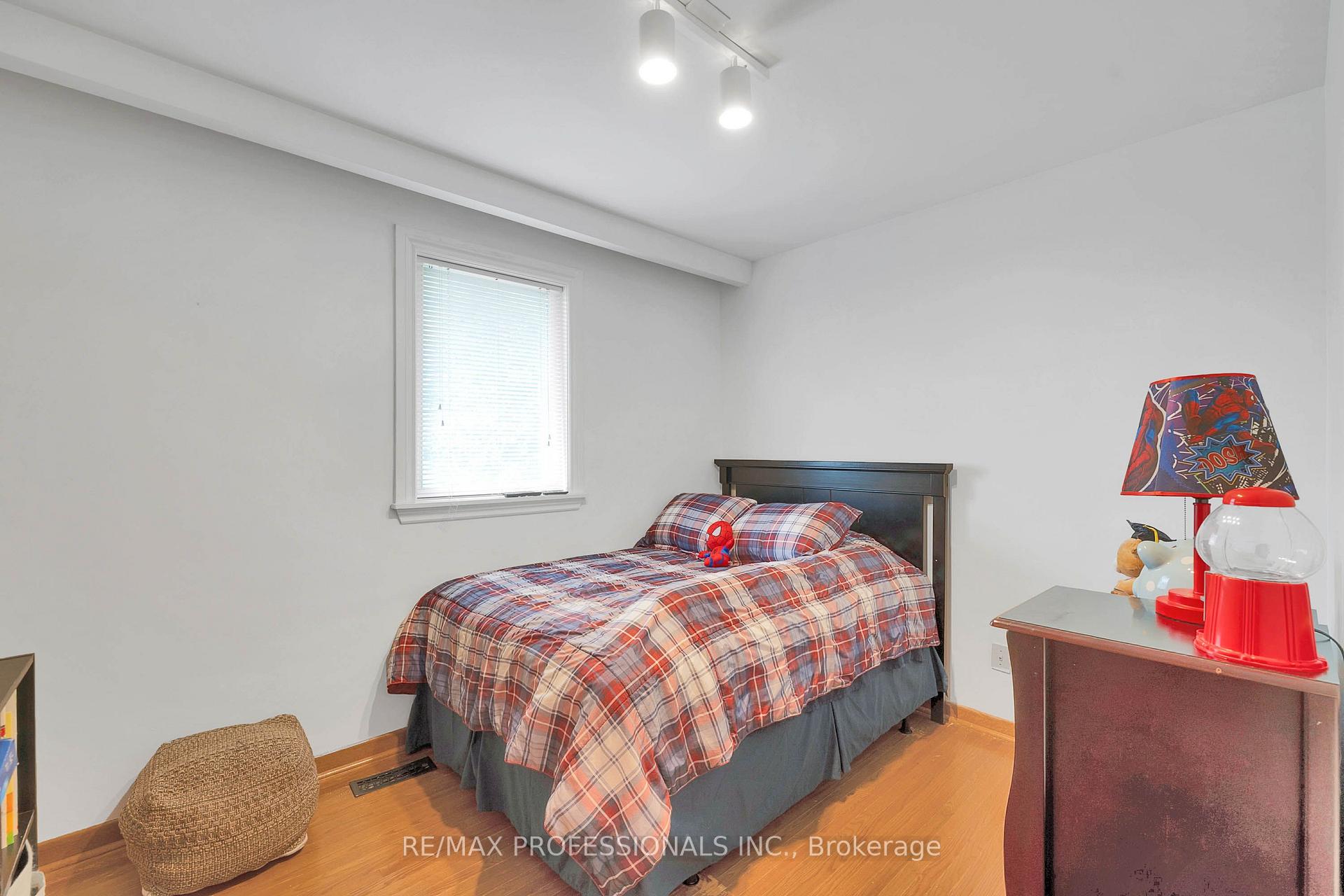 Photo 20 of 23 Anthia Drive, North York, Humber Summit — HOMEH